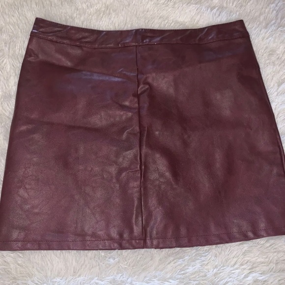 Indigo Rein Juniors Distressed Shorts 3 Mid-High Made w/ Recycling Bottles NWT - Picture 9 of 10
